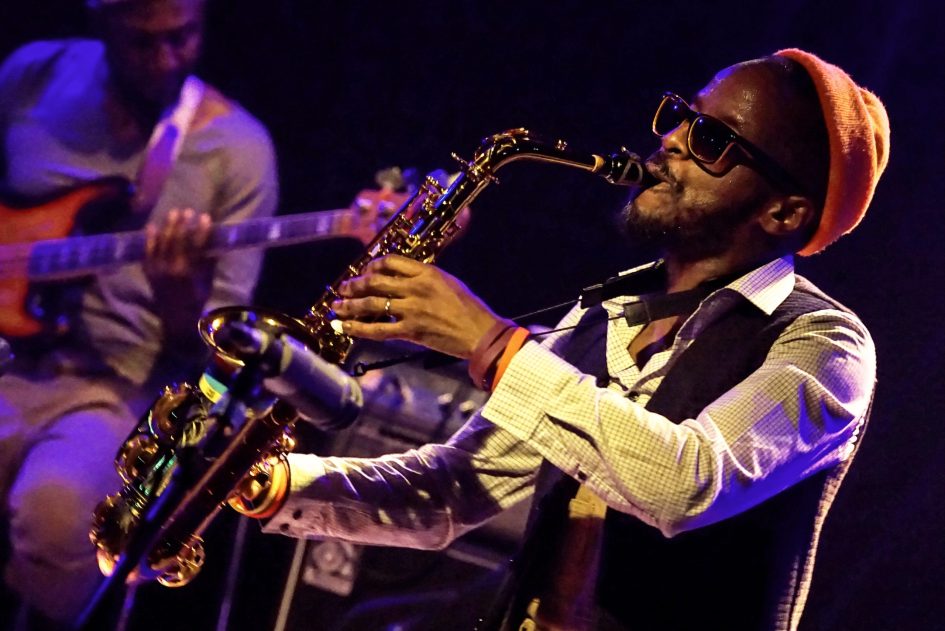 Le saxophoniste Jowee Omicil en concert au Pédiluve, octobre 2018