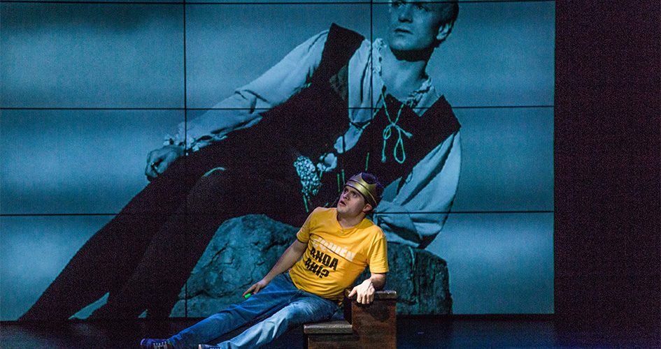 Photo de l'artiste Jaime Cruz allongé