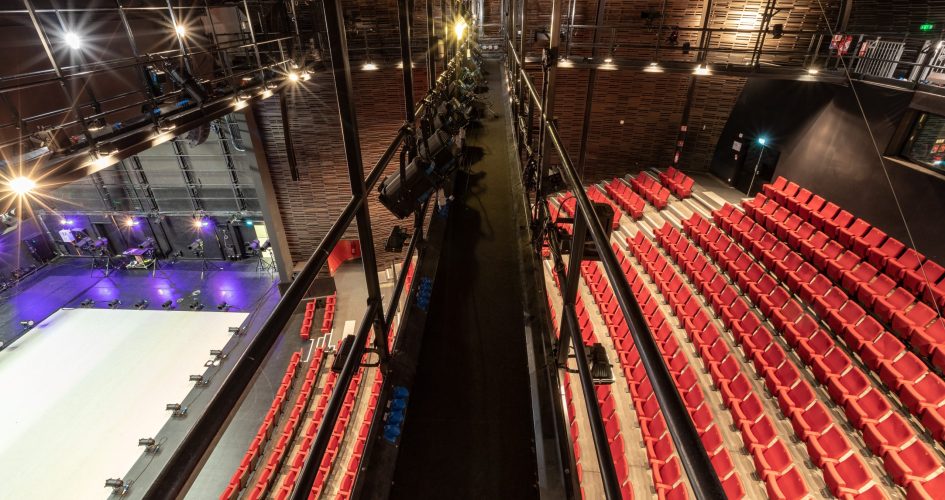 Photo de la grande salle du Théâtre La Piscine vue de haut