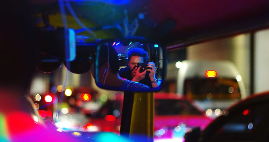 Photo de Raphaël dans une voiture