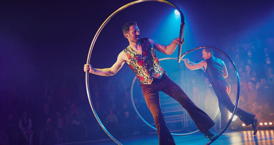 Photo d'un des artistes performant sur scène