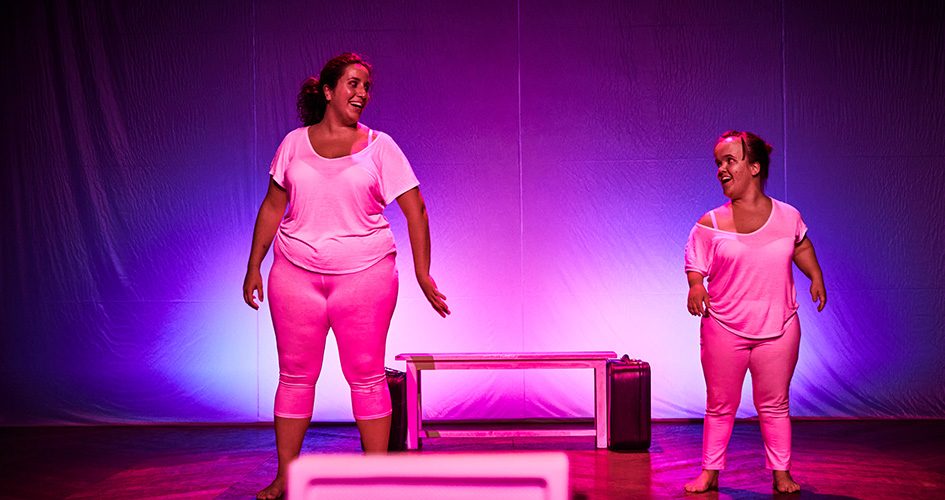 Photo des comédiennes sur scène