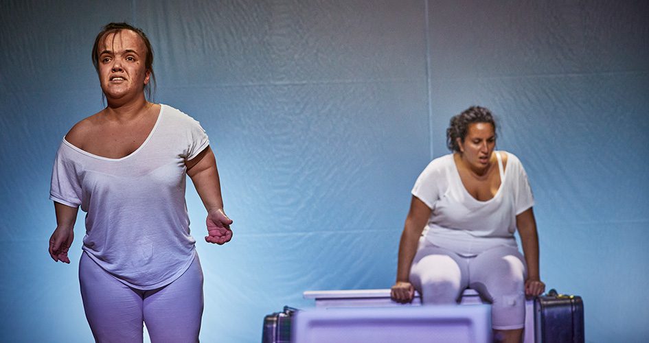 Photo des comédiennes sur scène