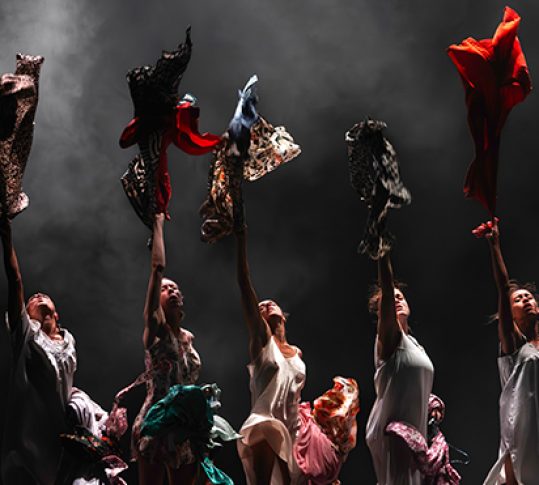 Photo des 5 comédiennes sur scène