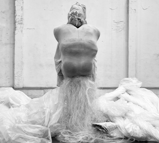 Photo du spectacle en noir et blanc