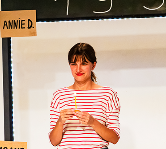 Photo de l'artiste au plateau